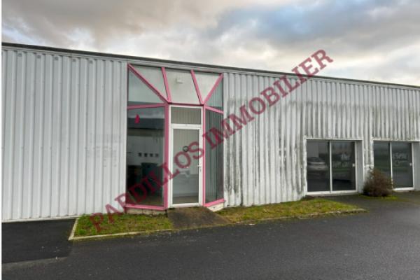 CAEN - LOCAL COMMERCIAL - A Vendre - Bâtiment de 680 m² divisible en 3 cellules à partir de 202 m²