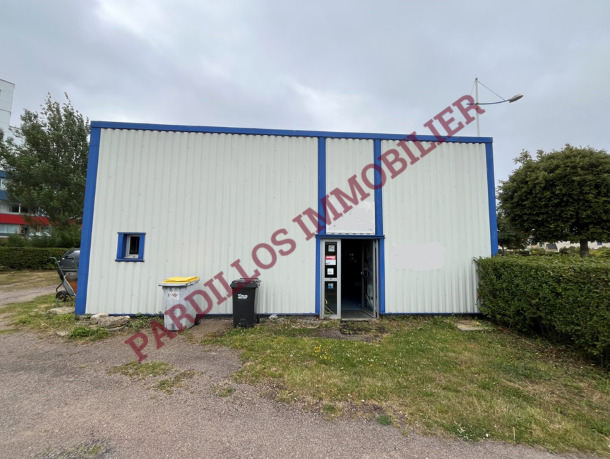 COURSEULLES SUR MER - A Vendre - Local d'activité de 200 m²  sur un terrain de 700 m²