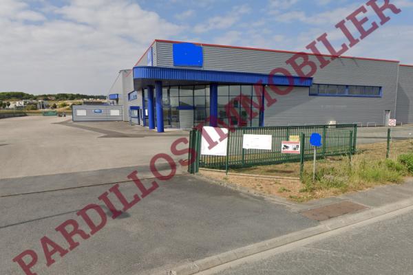 BRETTEVILLE SUR ODON - A Louer - Local commercial de 2 594  m² avec showroom et des bureaux sur 1 094 m²+ 1 entrepôt de 1 500 m²