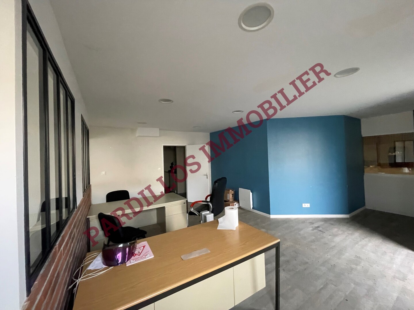 GIBERVILLE - A Louer - 85 m² de bureaux  + 385 m² d'espace de stockage